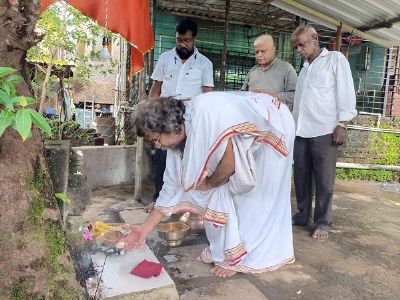 Shri Paragbuwa Ramadasi visited Village Shiravali to have the darshan